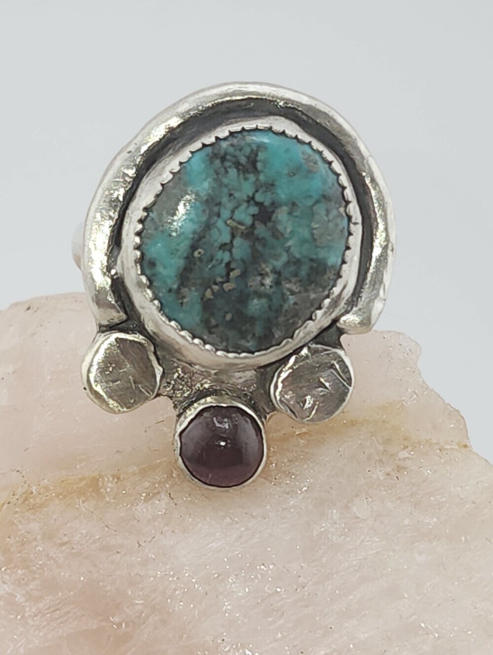 TURQUOISE & GARNET RING HANDMADE IN RECYCLED STERLING SILVER METAL Size 9 - Picture 10 of 15